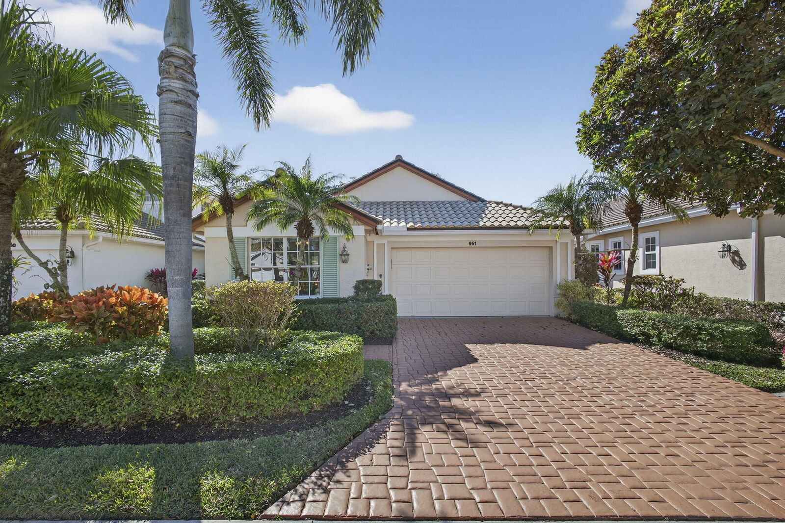 Property Photo: 951 Augusta Pointe Drive FL 33418