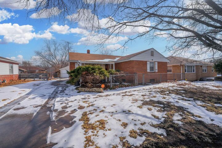 Property Photo:  2056 S Estelle St  KS 67211 