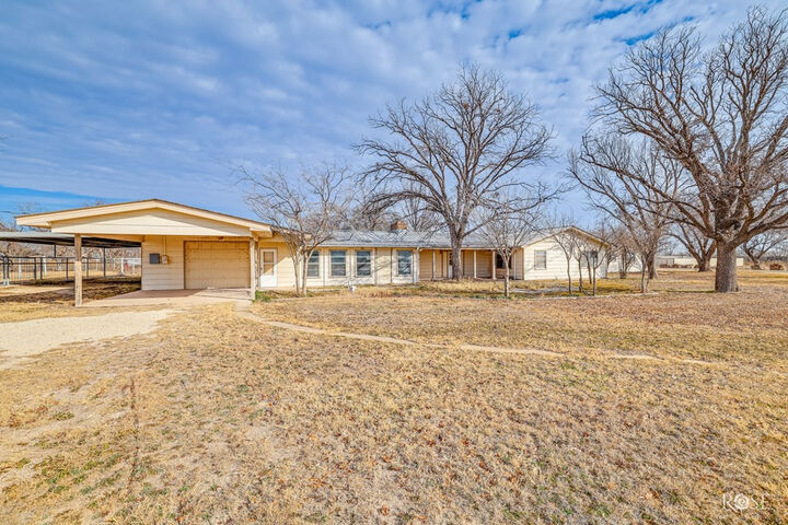 Property Photo:  921 Broadway Street  TX 76940 