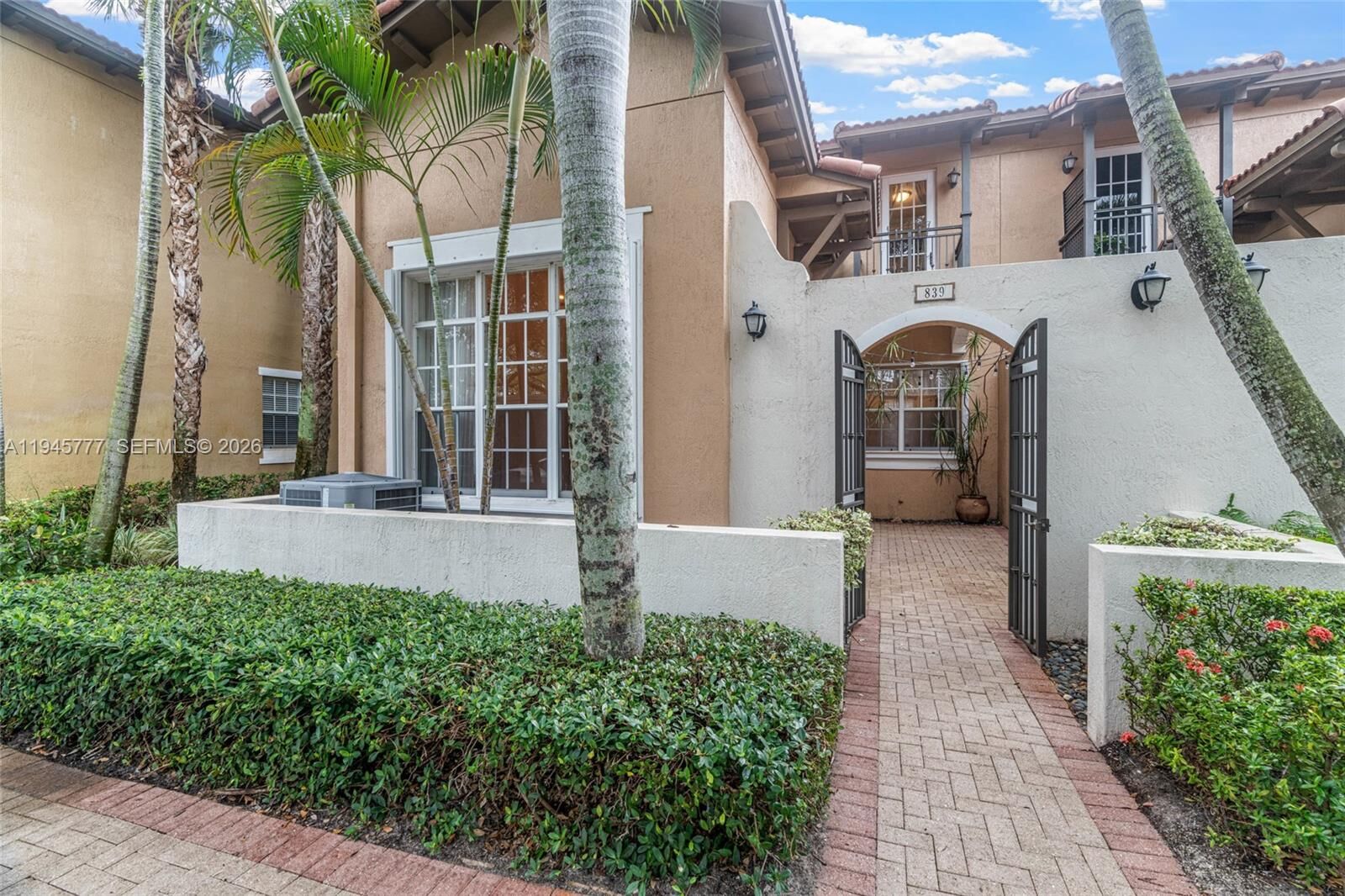 Property Photo:  839 SW 147th Ter 5  FL 33027 