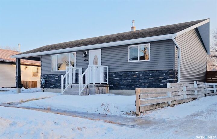 Property Photo:  308 6th Avenue W  SK S0L 2V0 