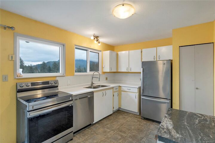 Property Photo: 431 Macmillan Dr BC V0P 1R0