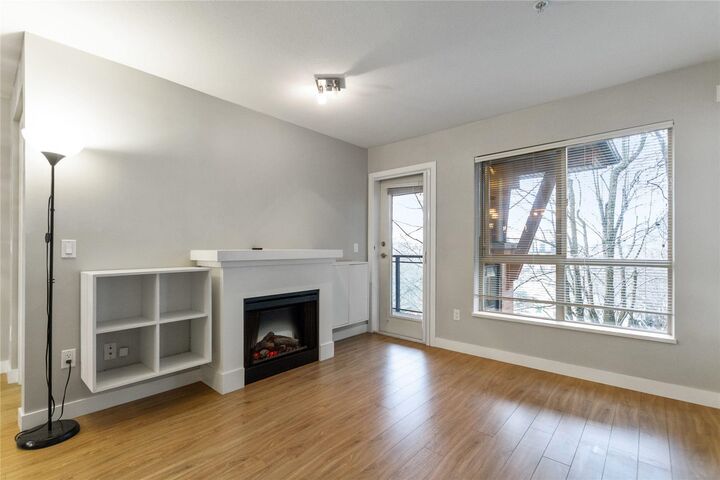 Property Photo:  1633 Mackay Avenue 310  BC V7P 0A2 