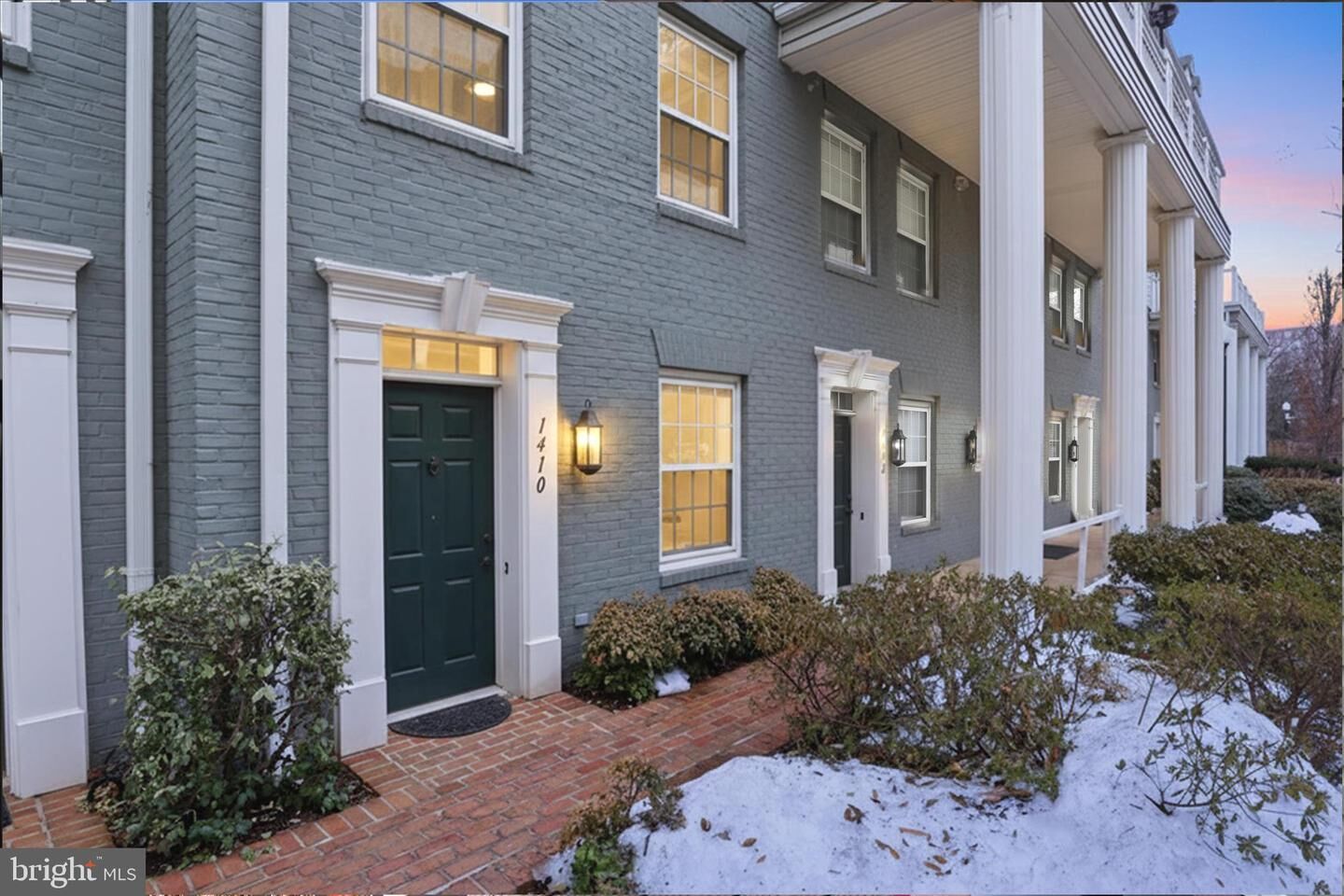 Property Photo: 1410 Roundhouse Lane VA 22314