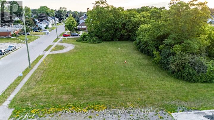 877 Dufferin Street — photo 1