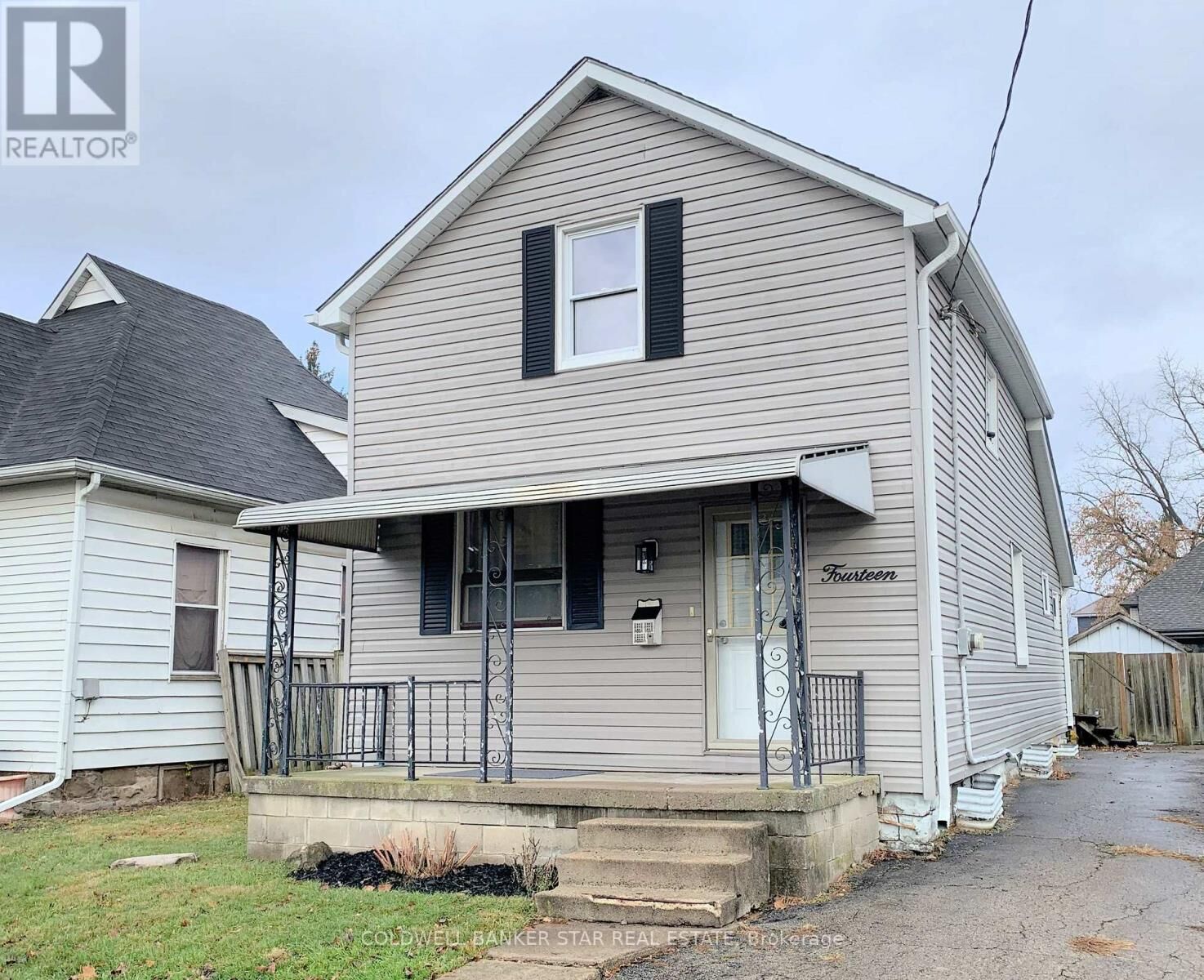 Property Photo:  14 Antrim Street  ON N5P 1S3 