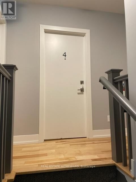 Photo de la propriété:  2174 Queen Street East  ON M4E 1E4 