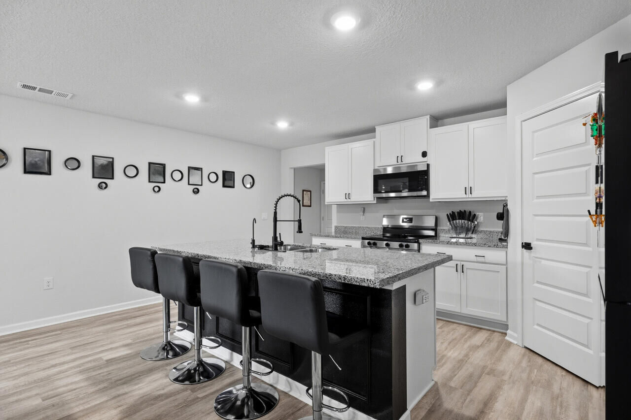 Property Photo:  3411 Phoenix Court  FL 32539 
