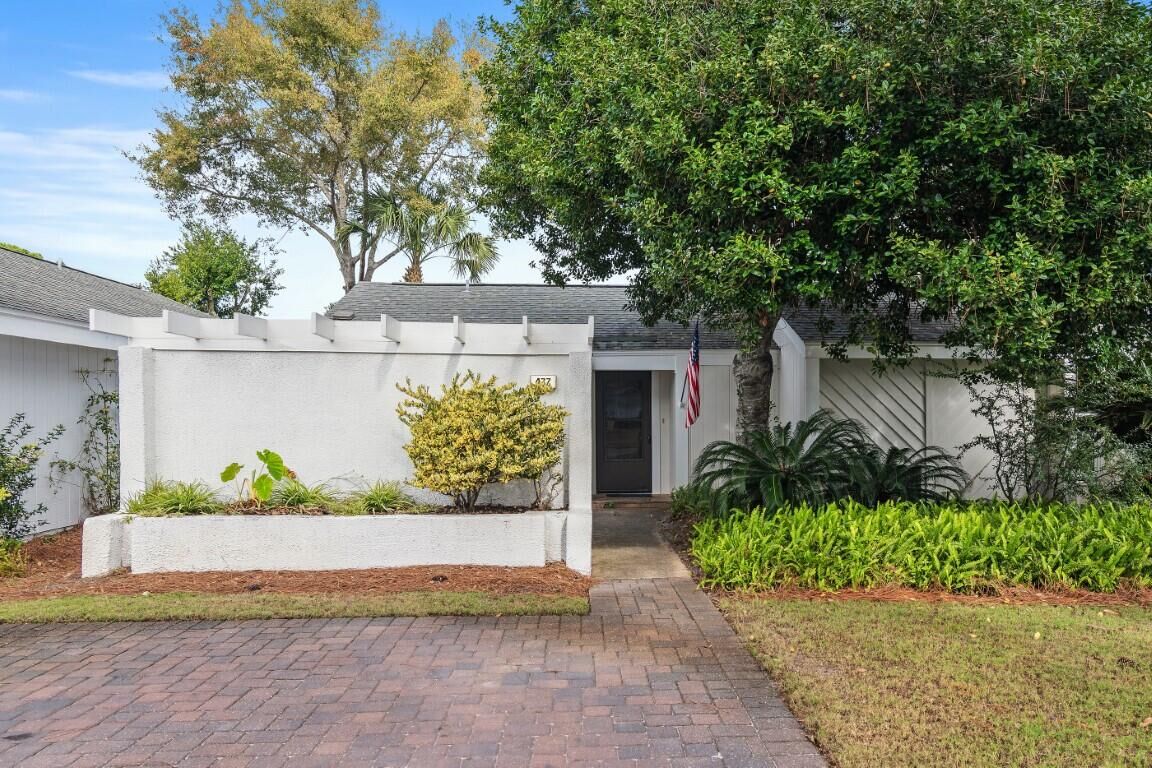 Property Photo:  477 W Linkside Place  FL 32550 