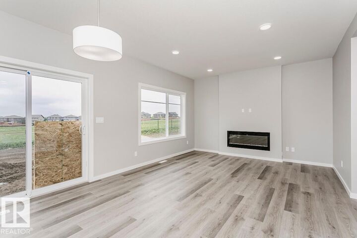 Property Photo:  6235 29 Avenue SW  AB T6X 3J2 