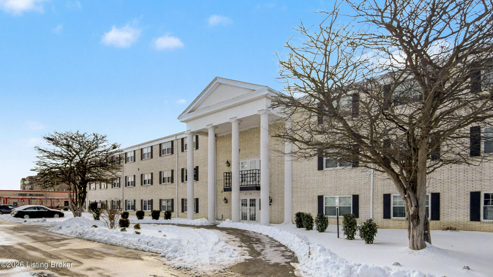 Property Photo:  252 El Conquistador Pl  KY 40220 