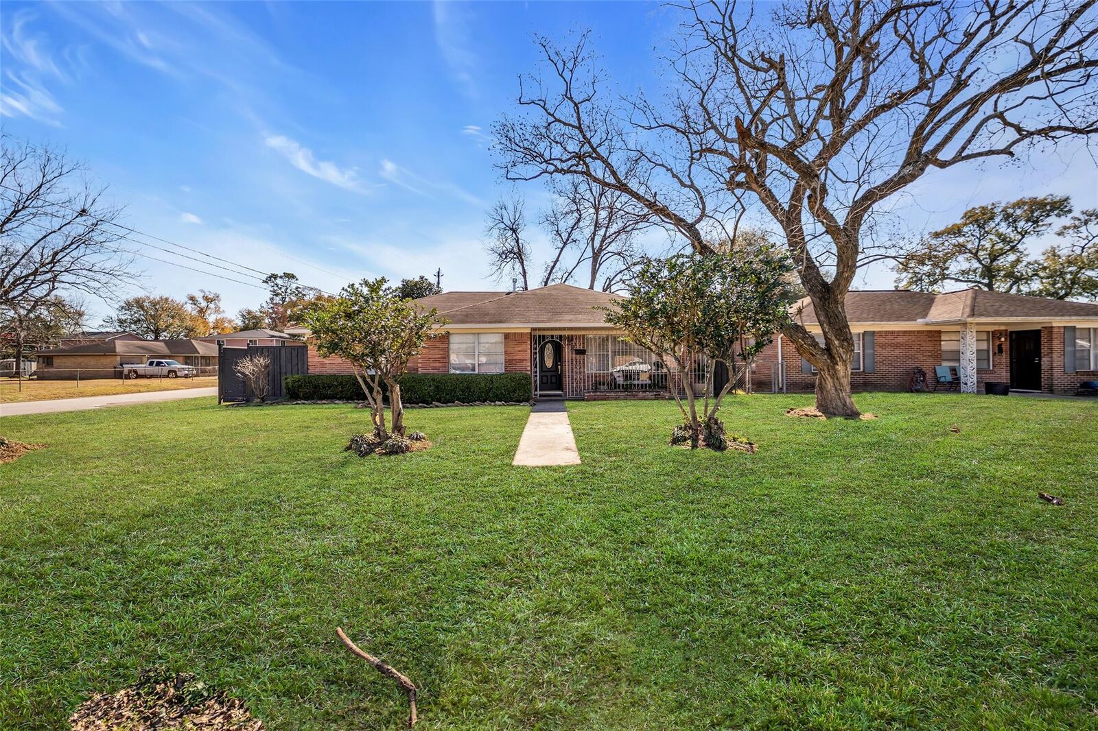 Property Photo:  922 Innsdale Drive  TX 77076 