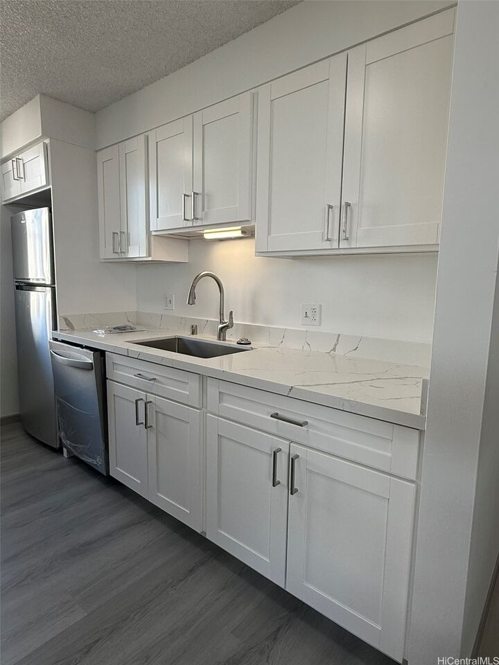 Property Photo:  2600 Pualani Way 2005  HI 96815 