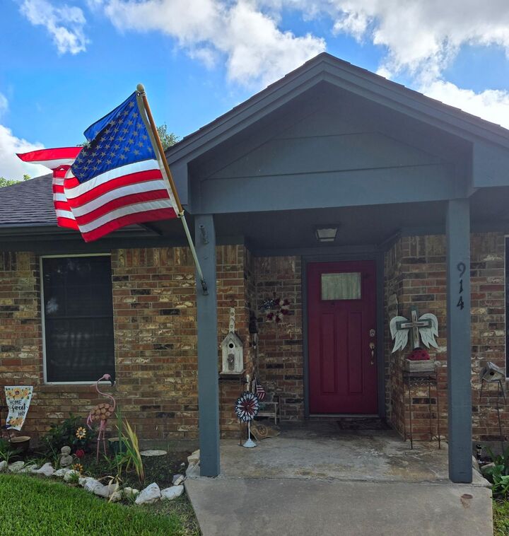 Property Photo:  914 Woodson Dr  TX 77838-1373 