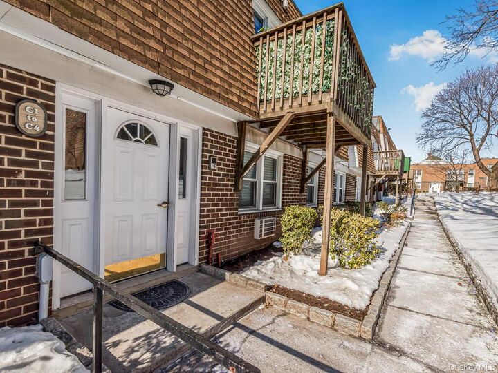 Property Photo:  380 N Broadway C4  NY 10701 