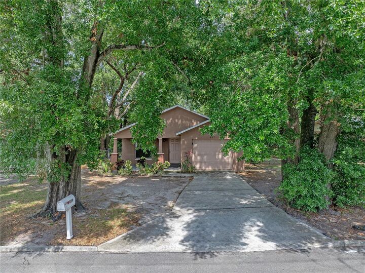 Property Photo:  829 N Lake Avenue  FL 33801 