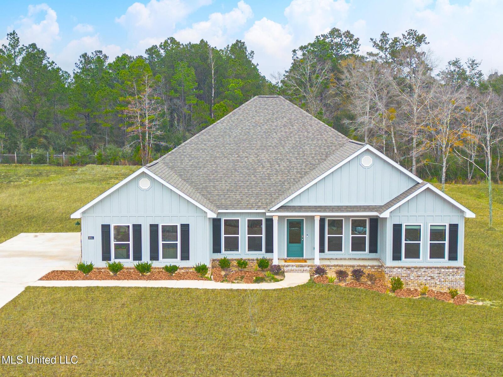 Property Photo: 18951 Harrington Circle MS 39532