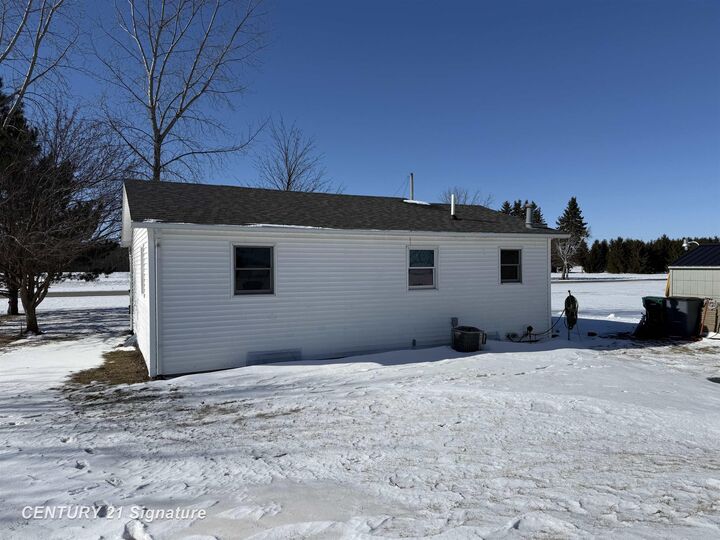 Property Photo:  6867 S 7 Mile Road  MI 48623 