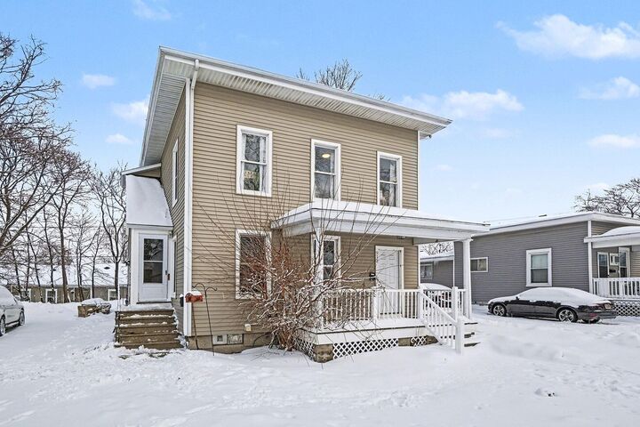 Property Photo:  913 Elliott Avenue  MI 49417 