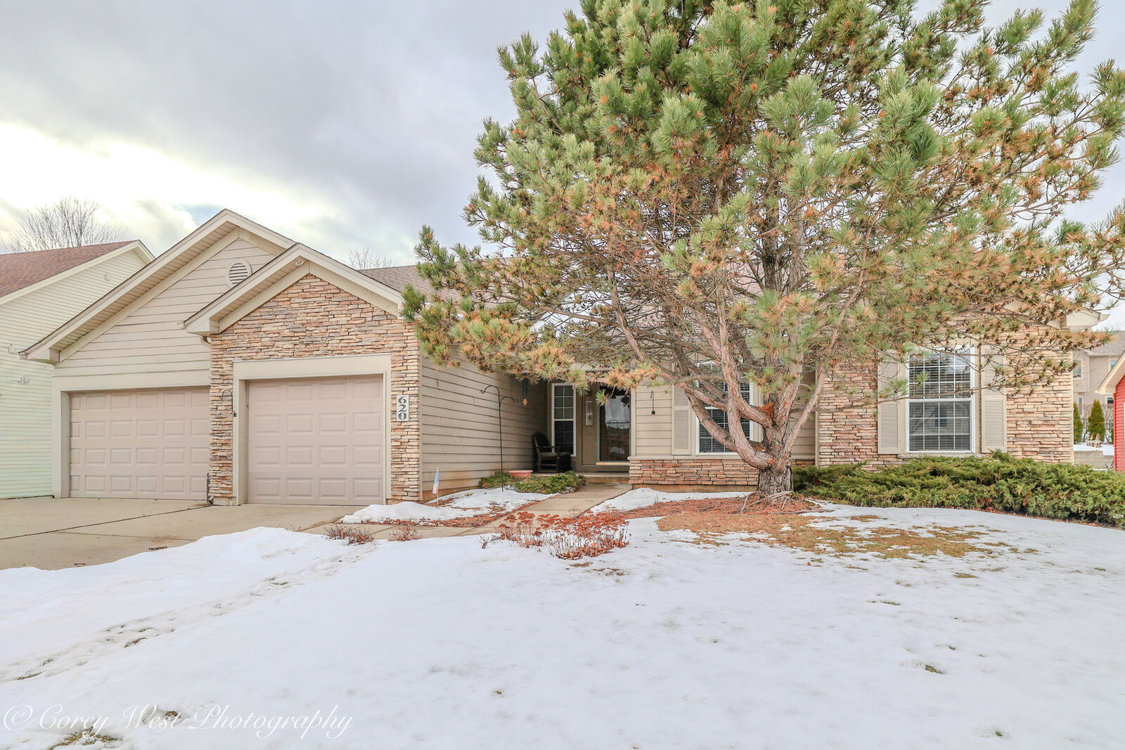 Property Photo:  620 Ridge Drive  IL 60119 