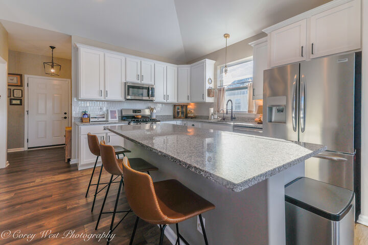 Property Photo:  1015 Persimmon Drive  IL 60135 