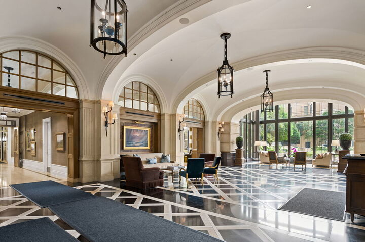 Property Photo: 2550 N Lakeview Avenue S201 IL 60614