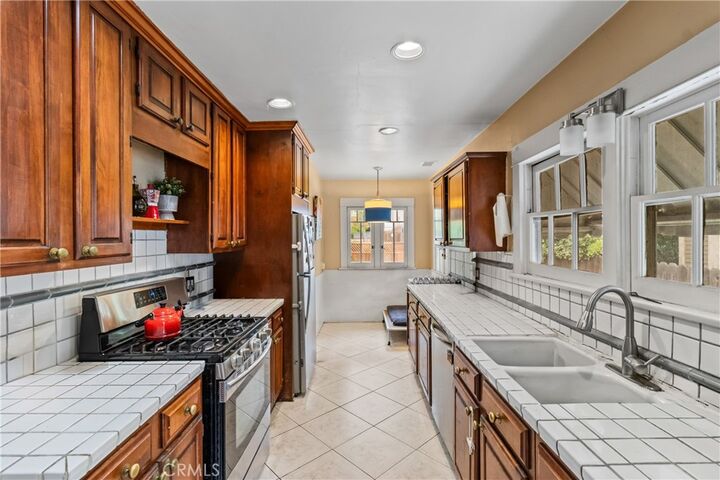 Property Photo:  6616 Leland Way  CA 90028 