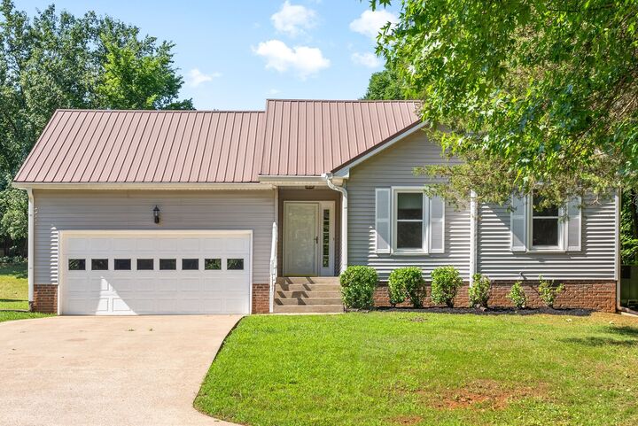 Property Photo:  2305 Ermine Dr  TN 37043 