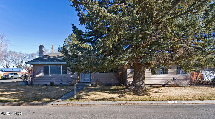 Property Photo: 1611 Wildrose Drive NV 89423
