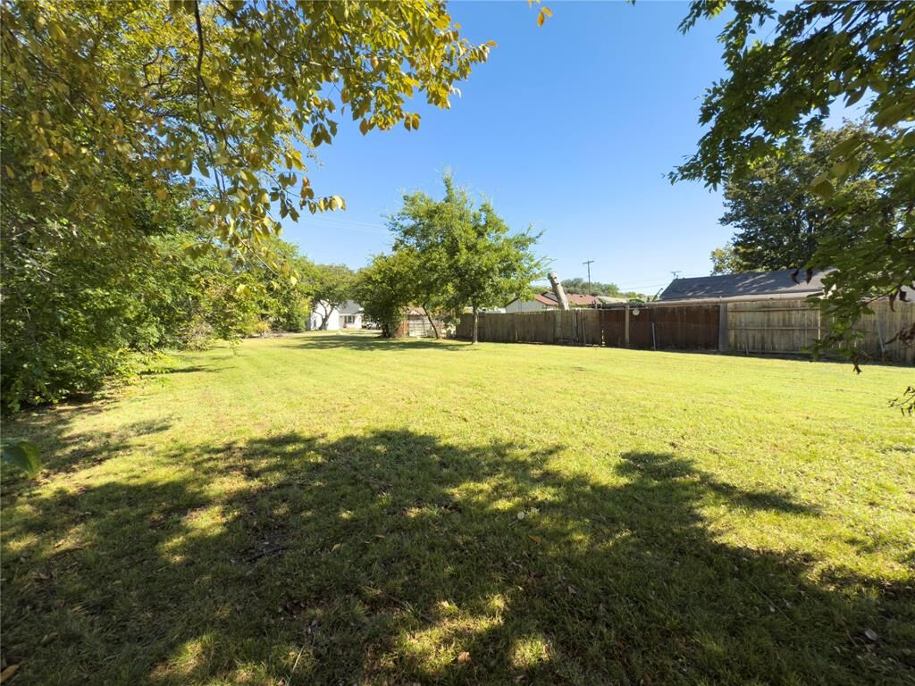 Property Photo:  400 E Sycamore Street  TX 75090 