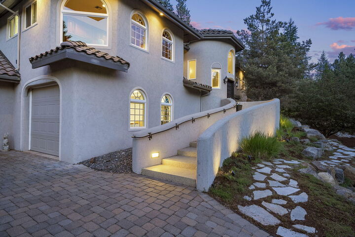 Property Photo:  2279 NW Putnam Road  OR 97703 