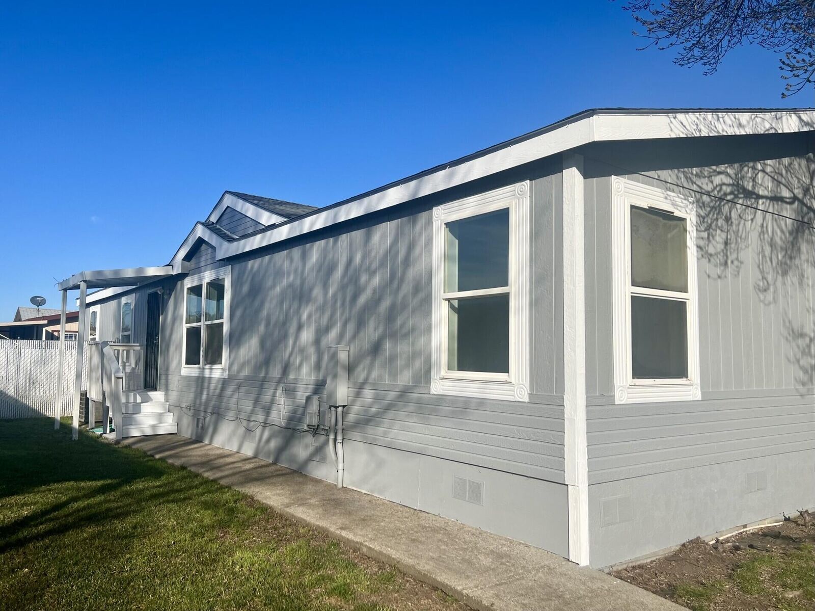 Property Photo: 633 E Archwood Unit 125 OR 97524