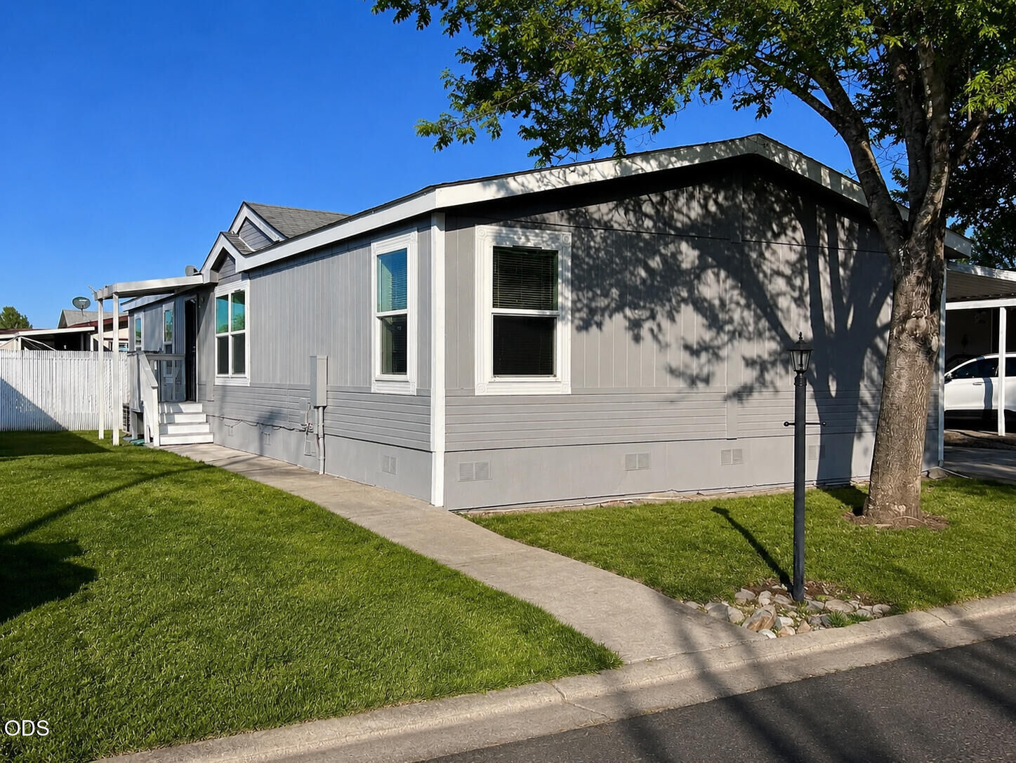 Property Photo:  633 E Archwood Unit 125  OR 97524 