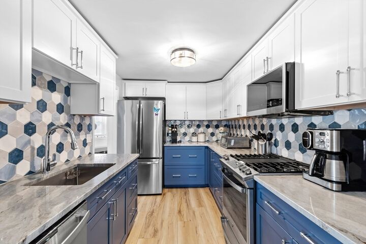 Property Photo:  4 Harbor Hill Dr 4  MA 02532 