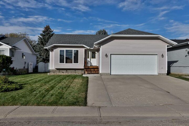 Property Photo: 105 Aspen Way AB T0L 2B0