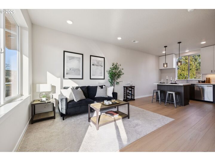 Property Photo:  1729 SE Clatsop St  OR 97202 