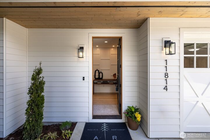 Property Photo:  11814 NE 103rd Place  WA 98033 