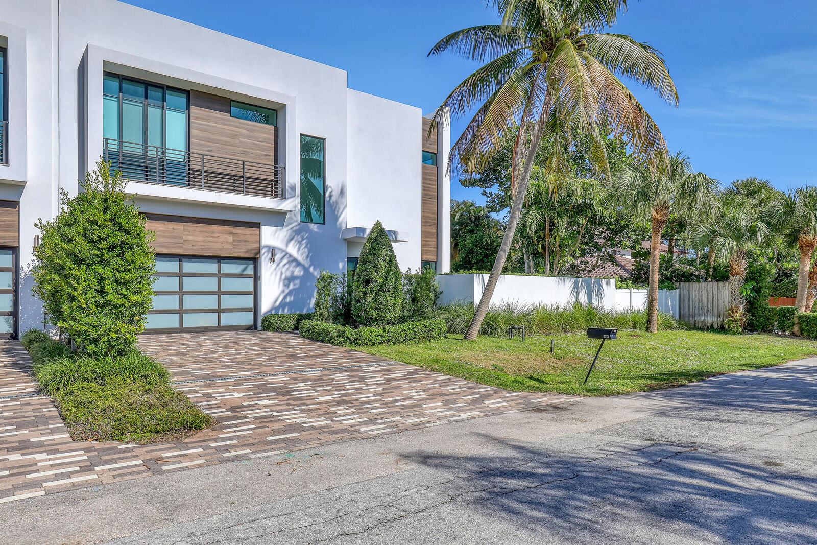 Property Photo:  703 NE 5th Street  FL 33483 