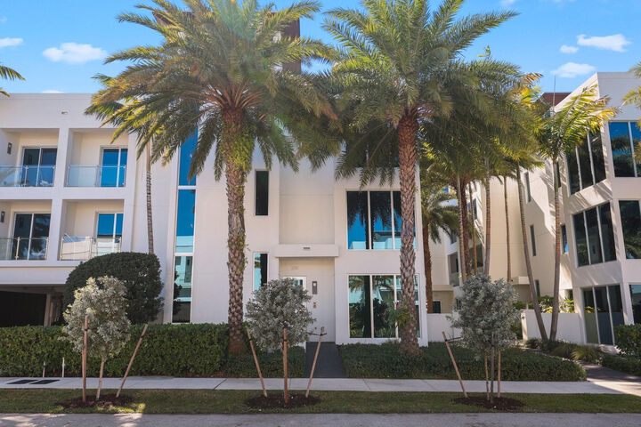 Property Photo: 238 Shore Court 238 FL 33308