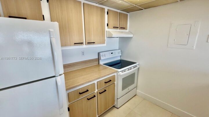 Property Photo:  7601 E Treasure Dr 801  FL 33141 
