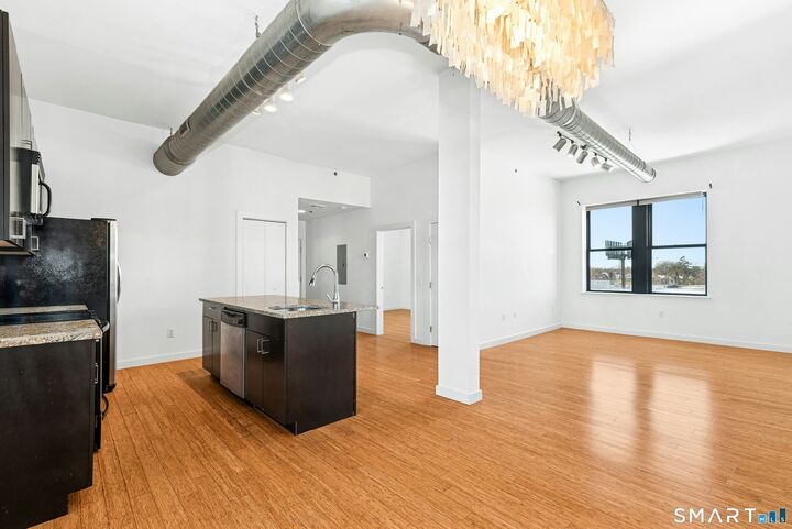 Property Photo:  881 Lafayette Boulevard 4N  CT 06604 