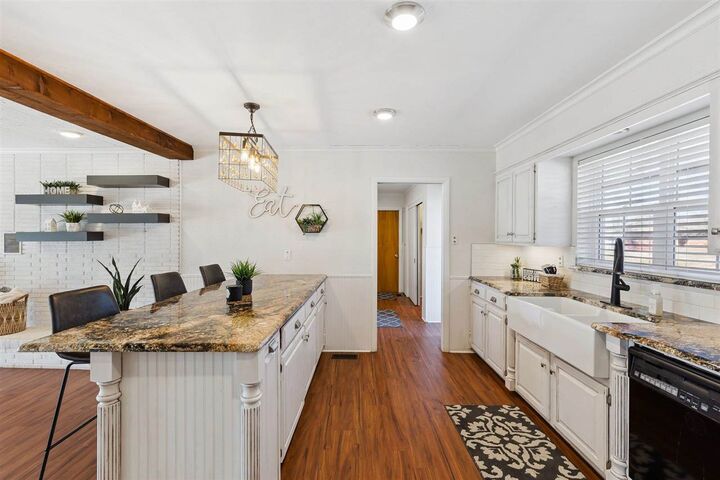 Property Photo:  1107 E 8th Street  OK 74023 