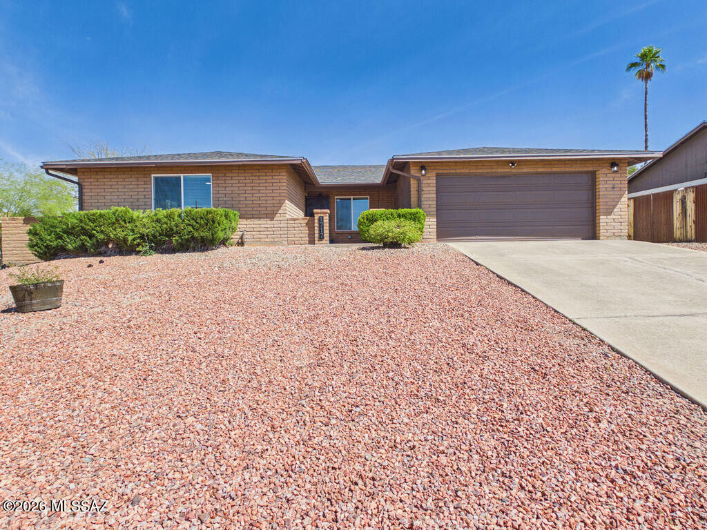 Property Photo:  1717 S Burning Tree Avenue  AZ 85710 