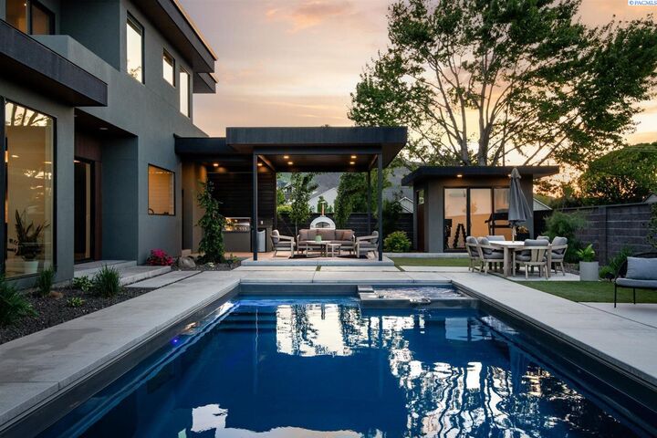 Property Photo:  522 Melissa Street  WA 99352 