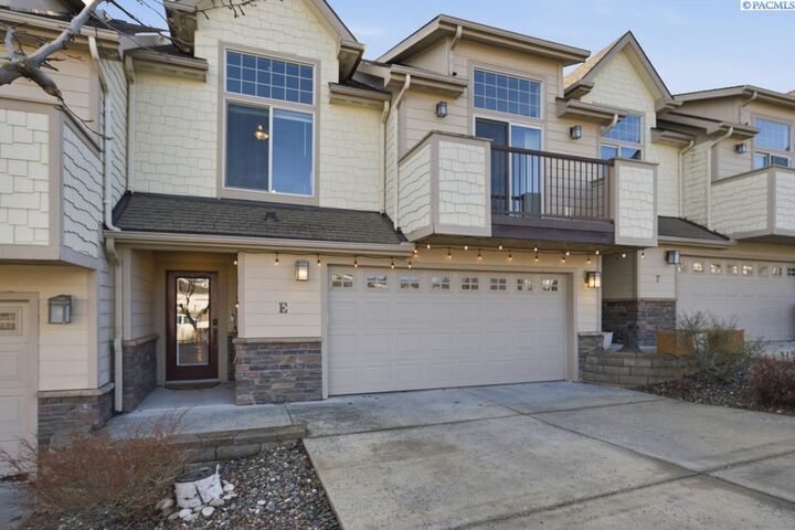 Property Photo: 210 NW Terreview Drive, #E WA 99163