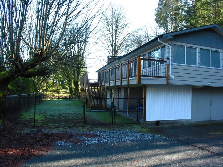 Property Photo: 2765 Cameron Taggart Rd BC V0R 1L0