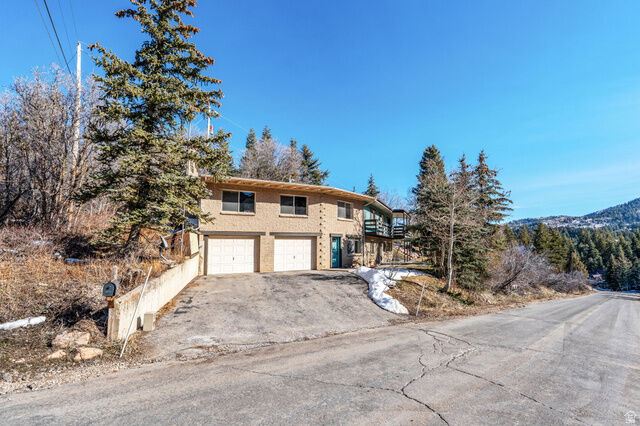 Property Photo: 640 Aspen Dr UT 84098