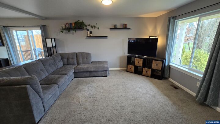 Property Photo:  1840 Lyon St SW  OR 97322 