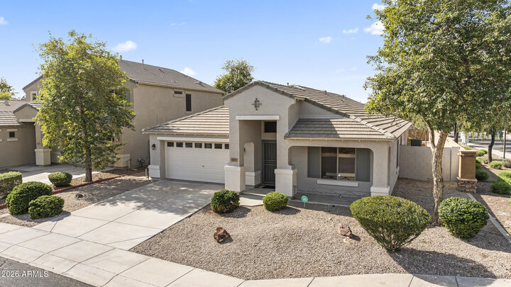 Property Photo:  2807 E Questa Drive  AZ 85024 