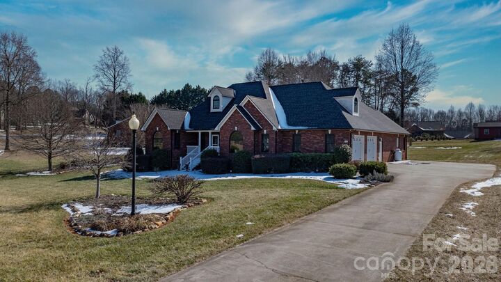 Property Photo: 1925 Cordia Circle NC 28658